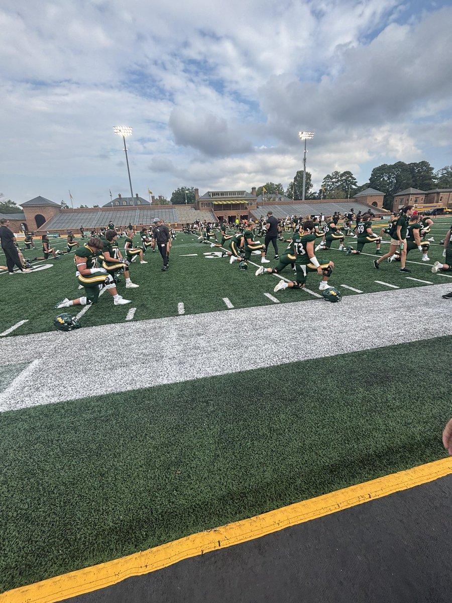 Hollywood13k's tweet photo. Had a great game day visit at William&amp;Mary today! Thank you for the opportunity #AGTG thank you coach Kennan Carter for welcoming me! @CoachCJRice @coach_white @ColganFootball https://t.co/G3mWEbIXhf