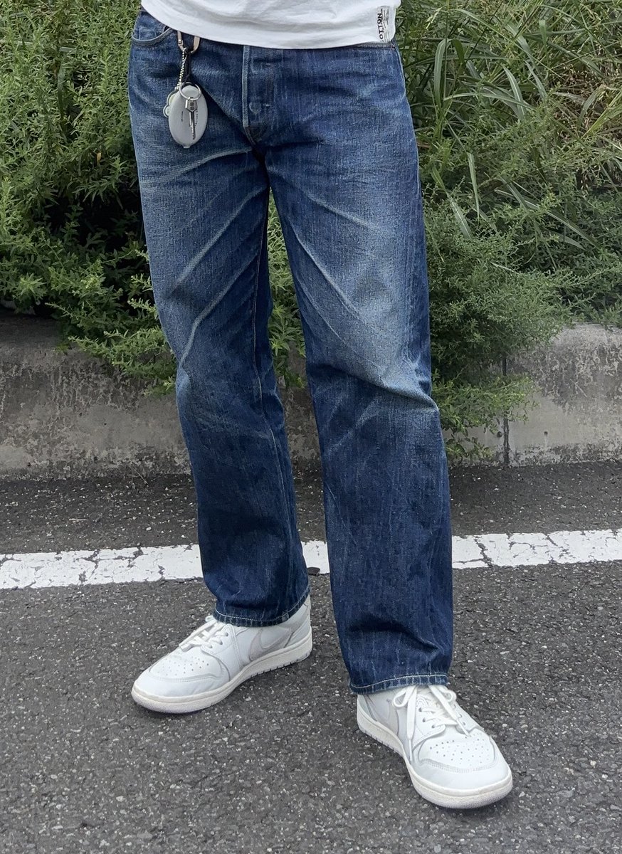 holiday2daidai's tweet photo. 上から見るとめっちゃいい色落ち!
ただ正面から見ると大したことないジーンズあるある
おはようございます👖👟
#LVC1966 #501xx https://t.co/50IGwIHKnD