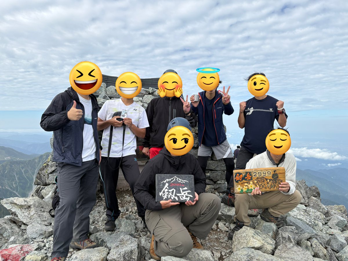 wangeluec's tweet photo. 9/15-17で合宿登山として剱岳に行ってきました！！
天候にものすごく恵まれて登頂して大きな怪我もなく下山することが出来ました！🎊
カニの横ばい怖かったー😱😱
帰りの日の特に朝がすごいガスってて改めて15、16日の天候のよさを実感しました😌
でもこの天気のお陰で雷鳥がたくさん見れました🐦 https://t.co/8FzSRxl3JB