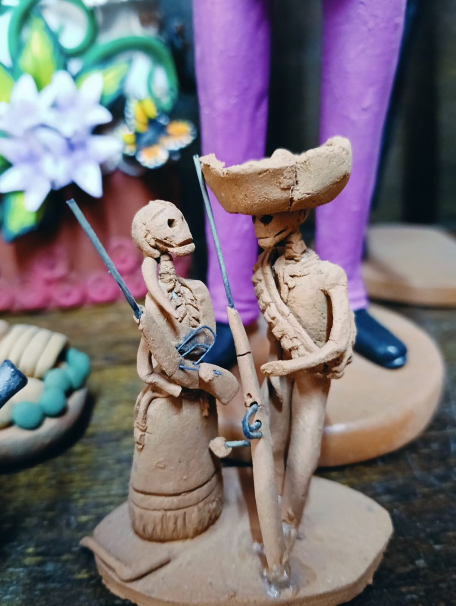 Fonart_mx's tweet photo. #Fonart acompaña a las artesanas y artesanos en acopio y levantando el diagnóstico. Más de 700 talleres de artesanos realizan trabajos de alfarería punteada y barro 🏺, objetos manualmente trabajados con herramientas sencillas, vínculos con la cultura y la identidad de la región. https://t.co/wvllipu3ux