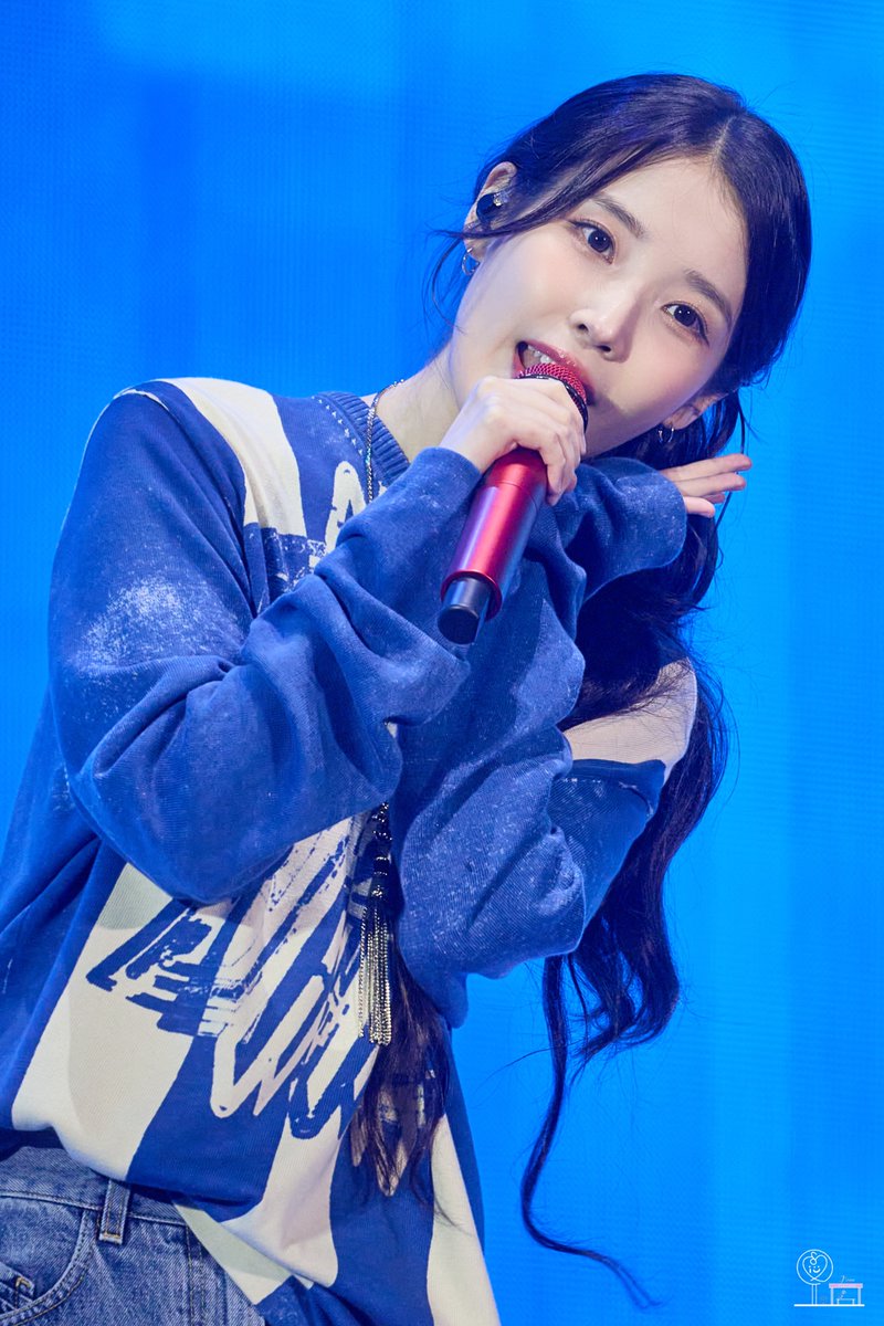 jieun_station's tweet photo. 250914 아이유 팬밋업 [Bye, summer]      
예쁘다!!!

#IU #아이유 https://t.co/odm7yvzLY0