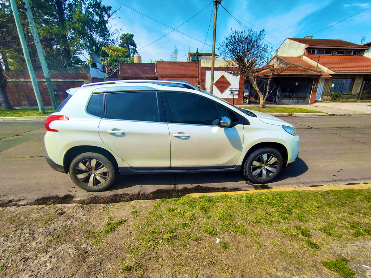 Mi hermano después de muchos años, pudo cambiar el auto por tremenda nave. ❤️‍🩹

Somos una familia laburadora y aunque haya cosas que mejorar en el oficialismo, años anteriores era impensado comprar un autazo así.

Gracias gestión Javier Milei.