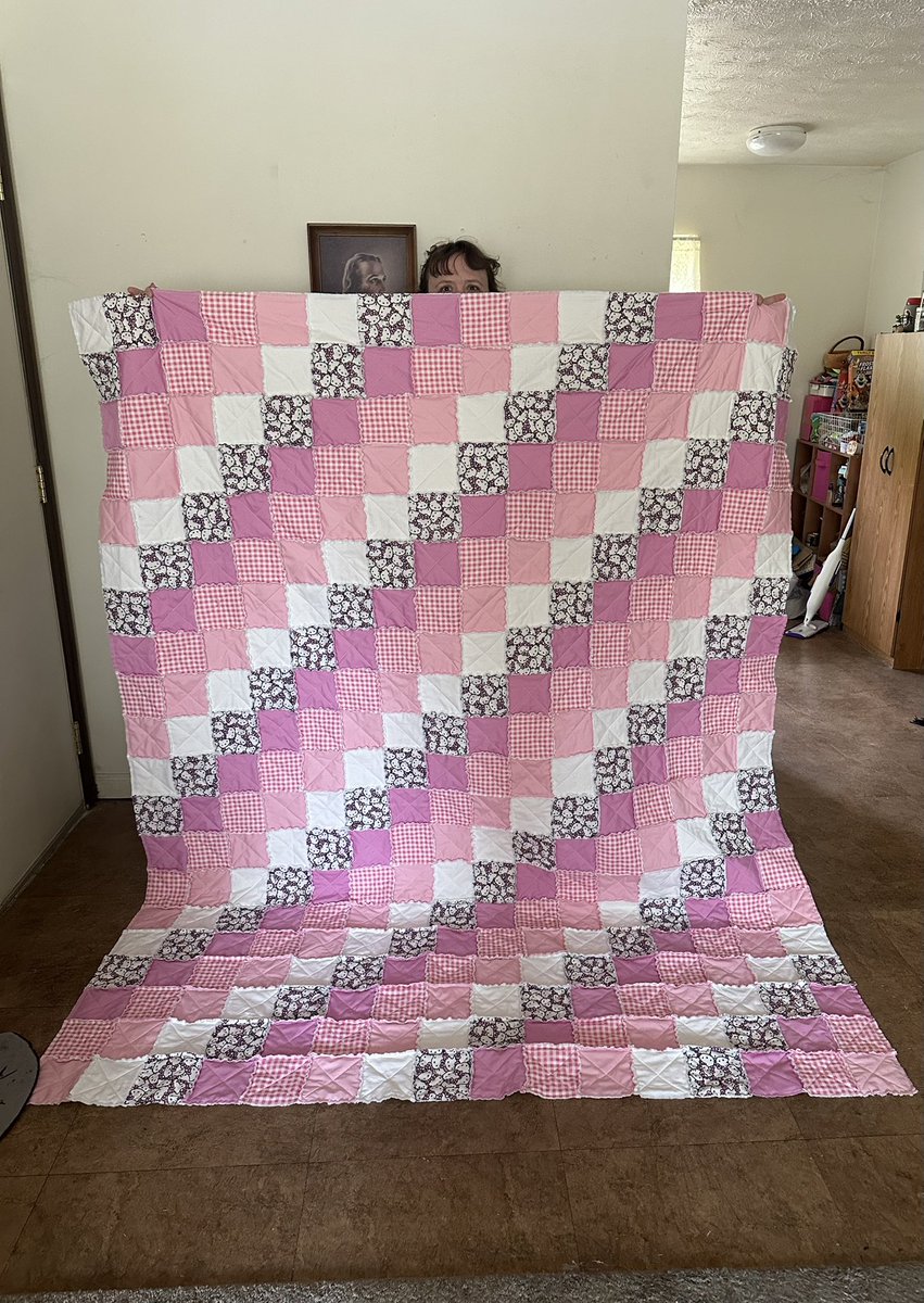 Popping in today hi, while trying to live for the hope of it all, I finished my third quilt of this year, today :)