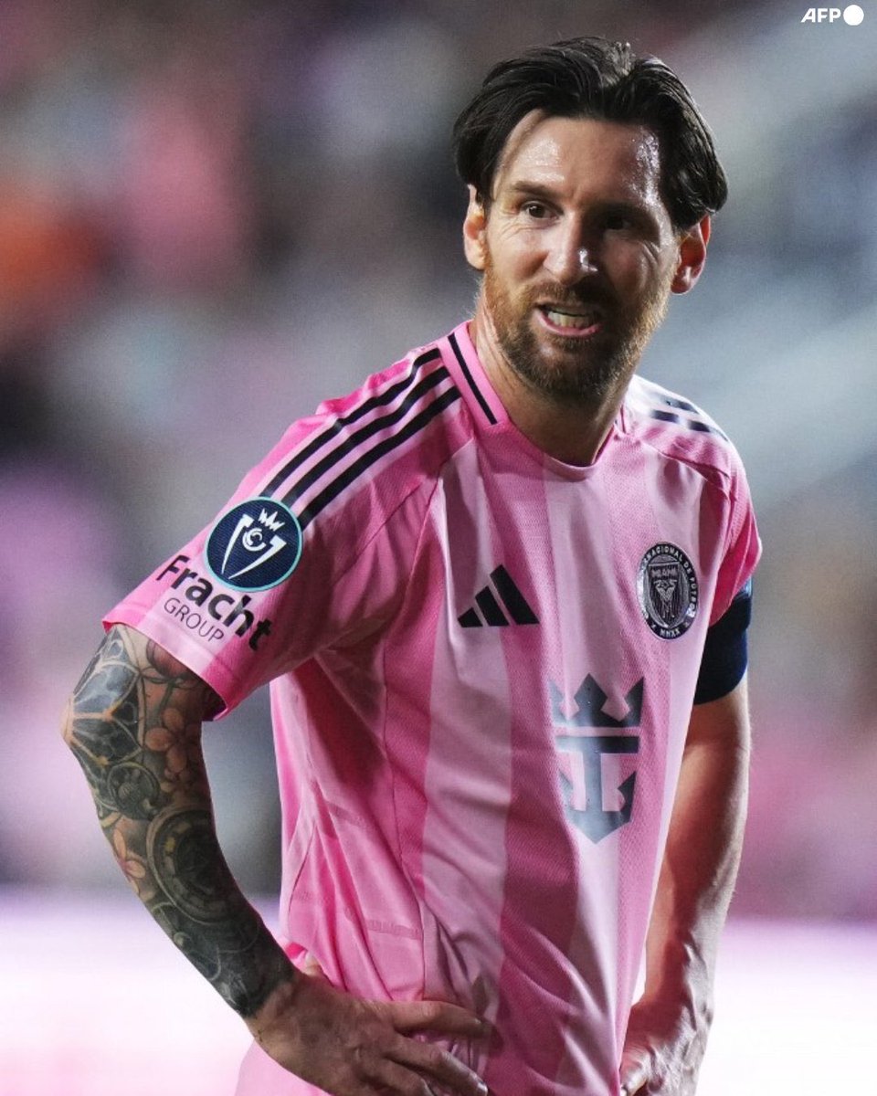 ميسي ثنائية … دائمًا ميسي ✨

18 هدفًا فقط تفصله عن الوصول إلى 900 هدف رسمي.
9 تمريرات فقط تبعده عن 400 صناعة هدف.

إجمالي مساهماته حتى الآن: 882 هدف + 391 صناعة = 1273 مساهمة!

ببساطة هو ميسي