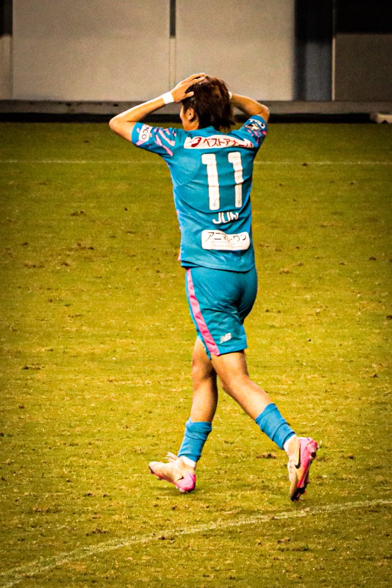 daisagan17's tweet image. 志音が決めたあとの
西ジュンと、西澤選手

どういうパフォーマンスだったんだろう？？😆

頭抱えてる？？

#西川潤
#西澤健太