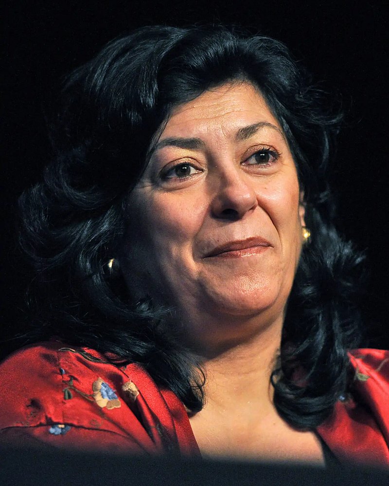 aldomanucio's tweet image. Su visión era clara: creía firmemente en el poder de la #literatura para #transformar la #sociedad, y por ello sus obras están impregnadas de una mirada #crítica hacia la desigualdad y la injusticia.
#AlmudenaGrandes

En @RevistaInStyle, Claudia Pérez.
instyle.es/celebrities/al…