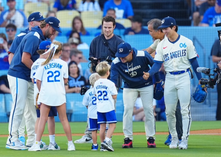 ドジャース #クレイトン・カーショー のボブルヘッドデー‼️ 家族で