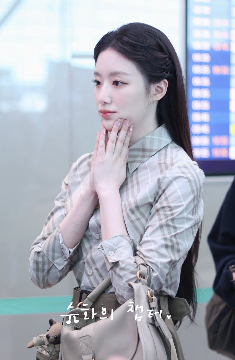 chapter_ysh's tweet image. 250921

😘🤎

#아이들  #여자아이들 #GIDLE #IDLE  
#슈화 #SHUHUA #舒華