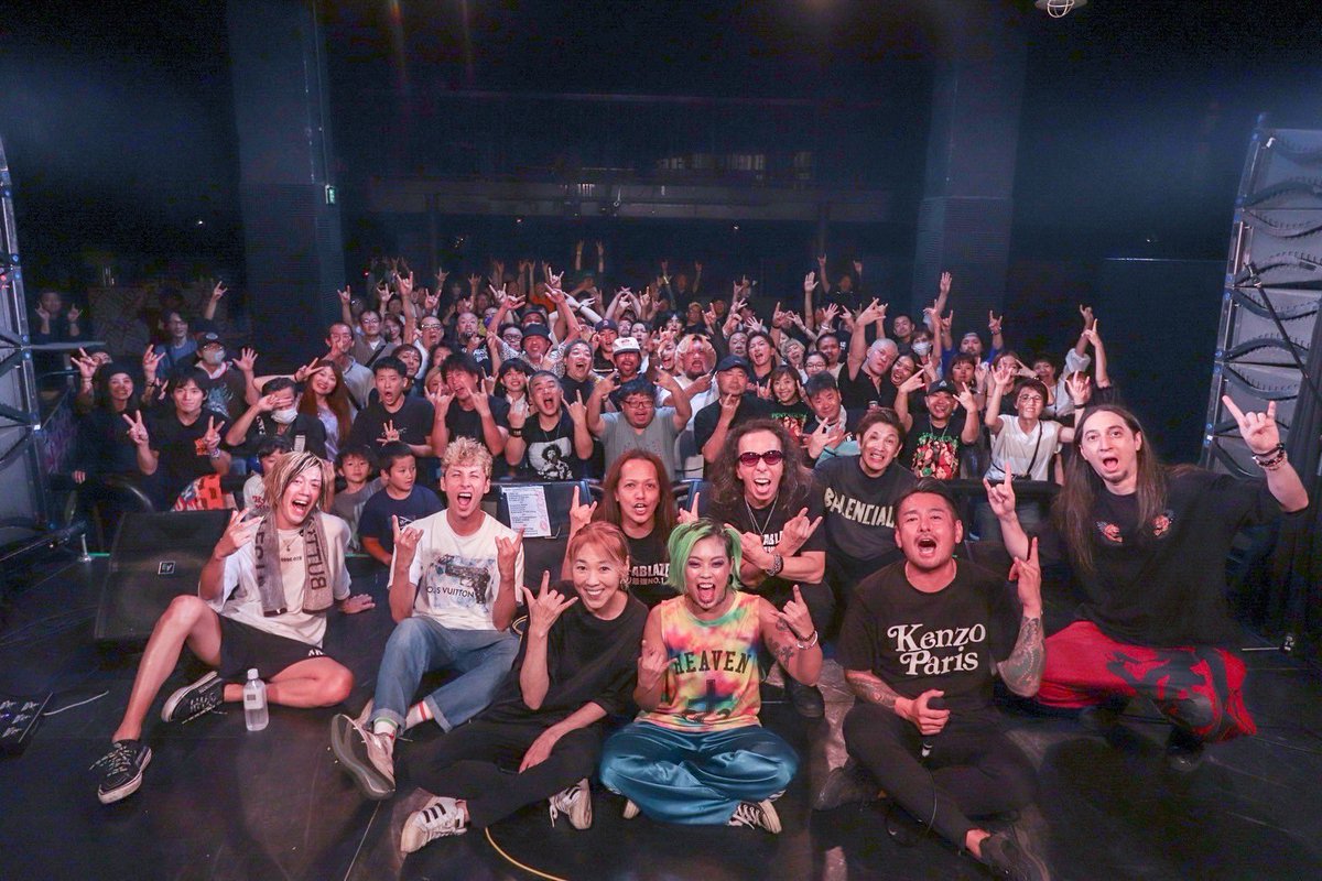 dk30661's tweet photo. 神戸！！ハーバースタジオぉぉお！！
ありがとうございました🤣👍

生のステージをみて
BADLIPSのファンになりましてよ😍

また逢いましょうね👍👍👍
次のFSBは沖縄へ行くの巻😆✈️😆

#feelsobad
#badlips
#harborstudio https://t.co/pATNAxgjpc
