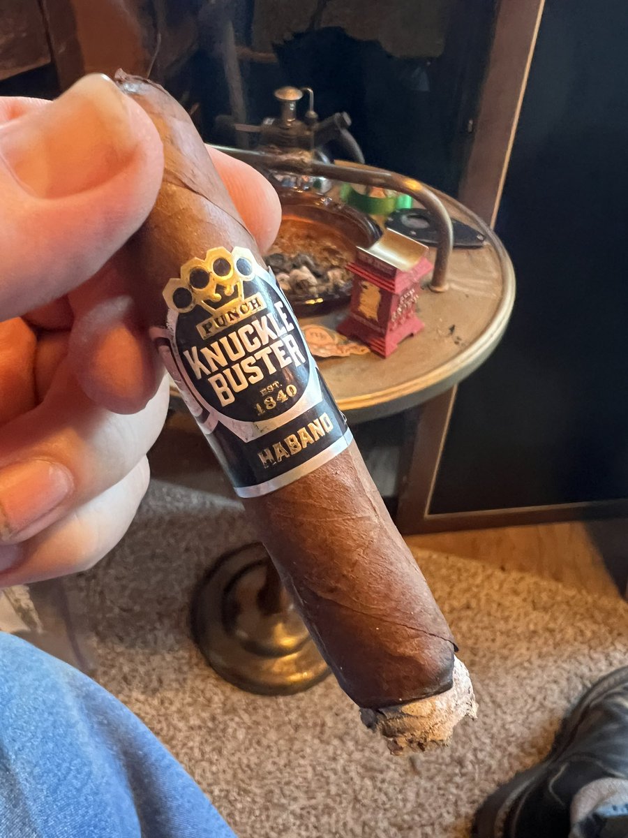 Ed-e Higgins is smoking Knuckle Buster. Rated with thumbs up! dojoverse.com/news-feed/p/70…