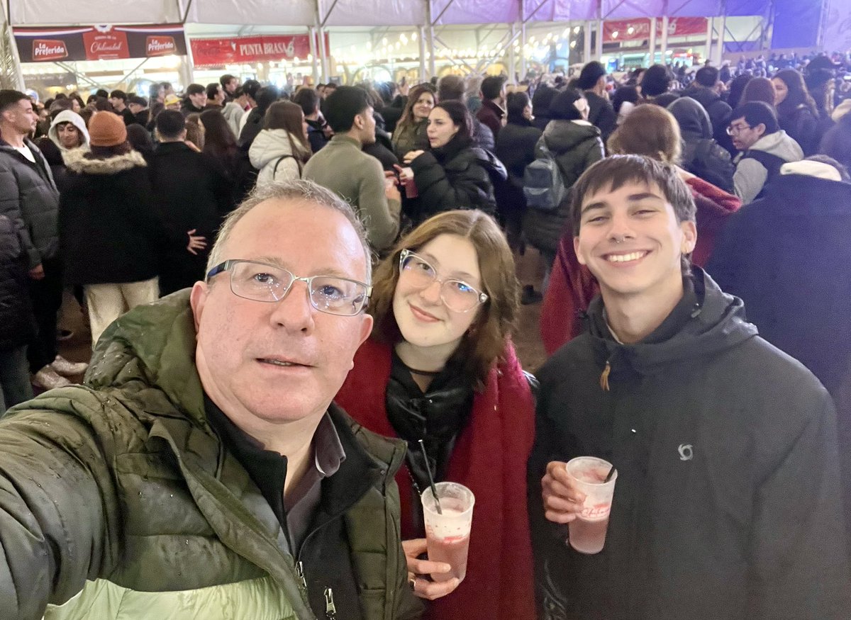 fdepujadas's tweet photo. Bonitas fiestas patrias en familia. Se pasó increíble con Américo en #lobarnechea y en @ParquePadre. Siempre las Municipalidades apoyando y gestionando estas lindas actividades de 18 de septiembre. https://t.co/52qQDWTb5n