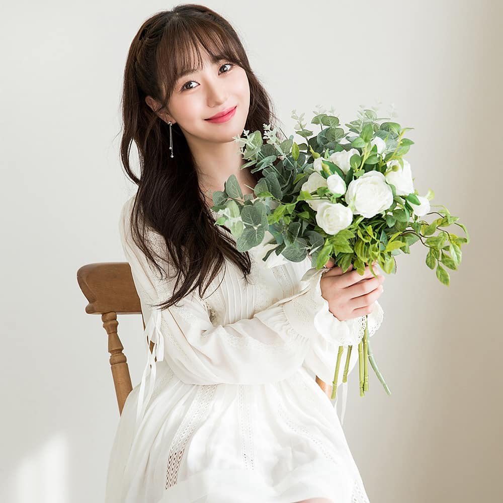 yeonarms's tweet photo. Happy birthday to the most amazing soul ever #권민아 ✨

I hope you know you are loved. I hope things get simpler for you, peaceful. Spend your days with easy breaths and soft words. You deserve light through your windowsill. I hope it comes your way soon.

태어나줘서 고마워 💙 https://t.co/u4lnRyHsio