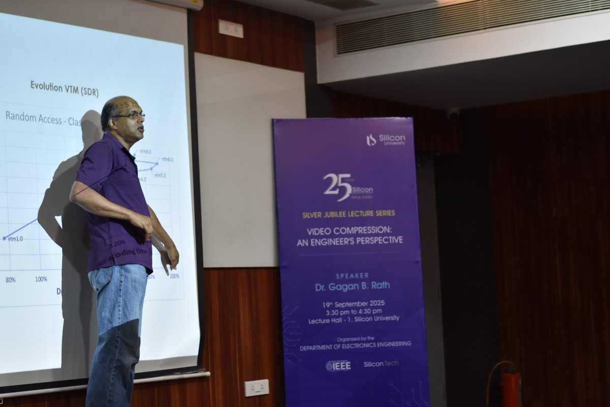 Silicontech_bbs's tweet image. @Silicontech_bbs  hosted Dr. Gagan B. Rath (InterDigital R&amp;amp;I, France) for an insightful talk on “Video Compression: An Engineer’s Perspective&quot; on Sep 19. 

#SiliconSilver25 #SilverJubilee #25YearsOfExcellence #SiliconUniversity #SiliconTech