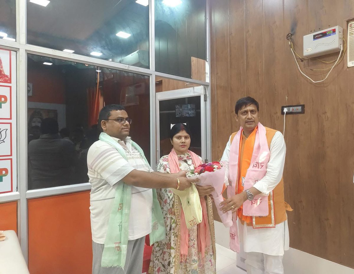 rajbalabjpmla's tweet image. जिला अध्यक्ष, भाजपा रामपुर श्री @harishgangwar जी को जन्मदिवस की हार्दिक शुभकामनाएं।

ईश्वर आपको स्वस्थ, दीर्घायु एवं सफल जीवन प्रदान करें। 🙏🌹

#mlarajbalasingh #MYogiAdityanath #bjp4up #bjp4ind #ChiefMinisterOffice #BJPUttarPradesh #NarendraModi #AmitShah #RajnathSingh