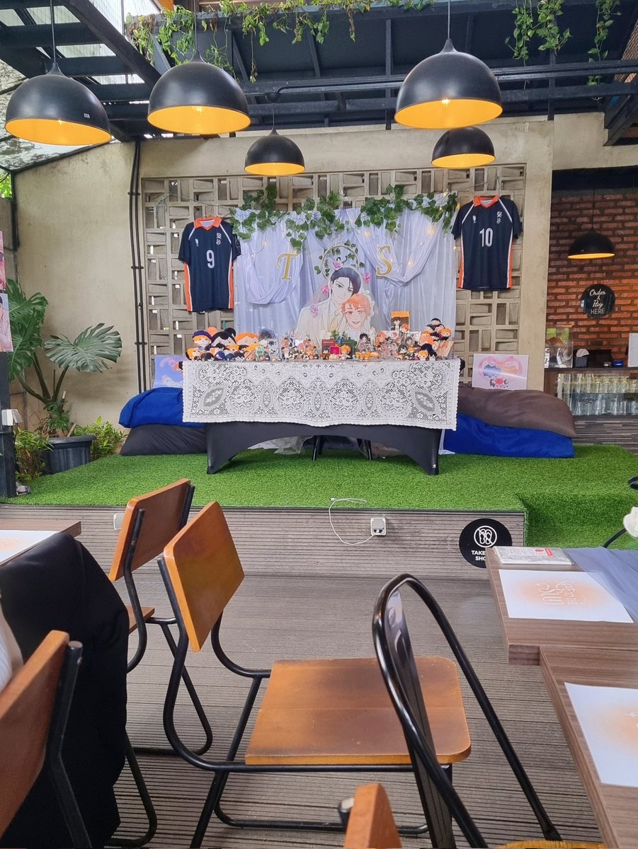 amondaries's tweet photo. Having so much fun at Kagehina's wedding yesterday. Not to mention getting a bunch of freebies as well. Tysm💙🧡
@kagehinaday
#kagehina #影日
#SetToTheSun #KagehinaDay https://t.co/GY3XweGWoP