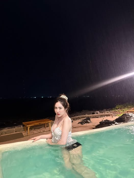 _s1mvcon's tweet photo. ฝนตกคนอื่นเขาเป็นหวัดแต่เรา“เป็นคนโสด🩺”
#โสดจีบได้ #โสดทุกฤดูLyricVideo https://t.co/jrr6CUnfoF