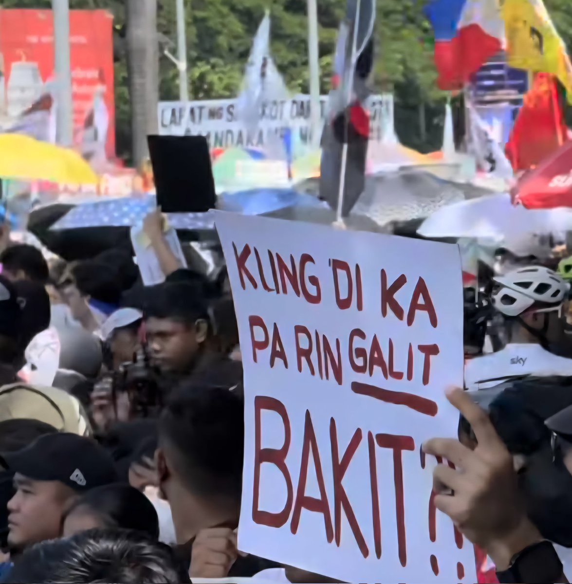 Kung di ka pa rin GALIT
BAKIT?????

IBALIK ANG KABAN NG BAYAN

#KurakotManagot 
#BahaSaLuneta
#TrillionPesoMarch