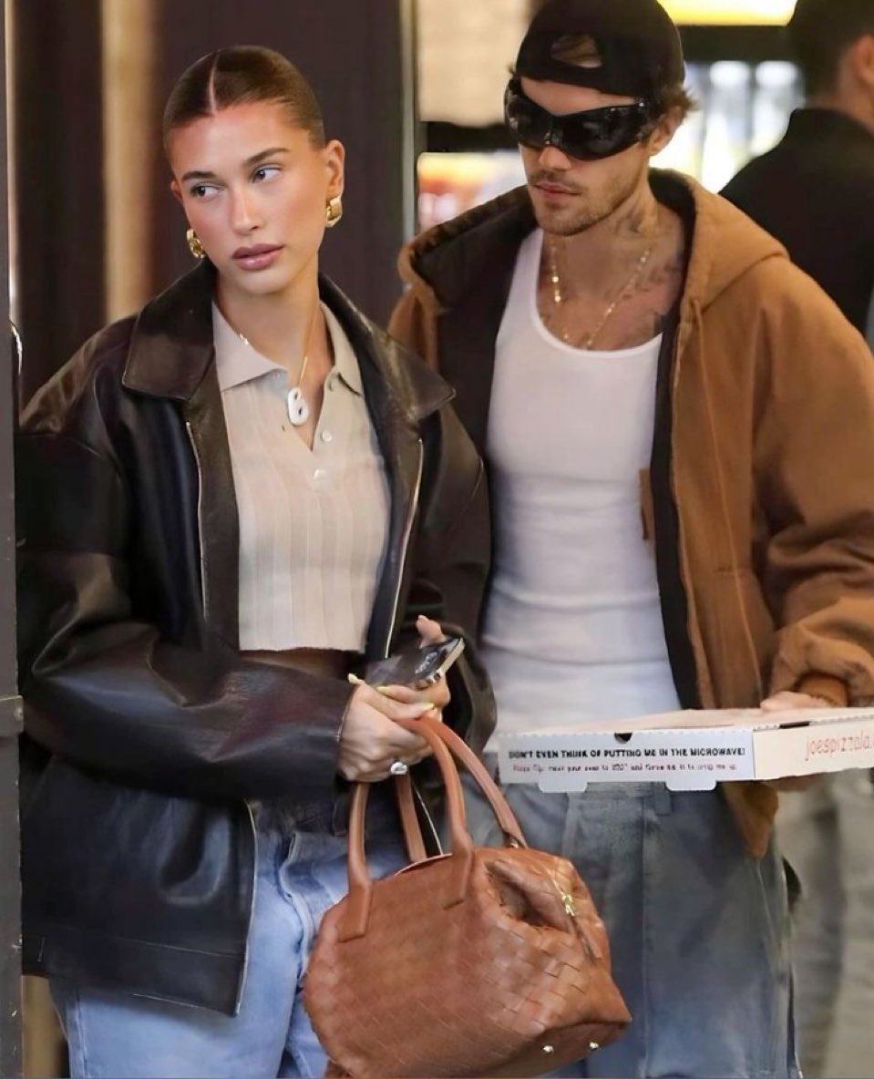 IMY2JDB's tweet photo. This is one of their best candids https://t.co/Zs36Oa561I
