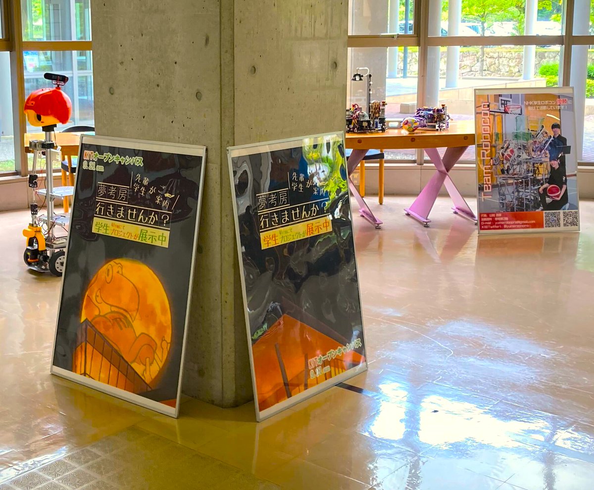 KITyumekobo's tweet image. 🌕【夢考房へ行きませんか？】 
夢考房への案内は食堂出口付近のパネルが目印！ 
パネルを見つけたら、そこが案内ポイントです📷
「夢考房に行きたい！」とスタッフに声をかけてくださいね📷
#オープンキャンパス #KIT夢考房 #金沢工業大学