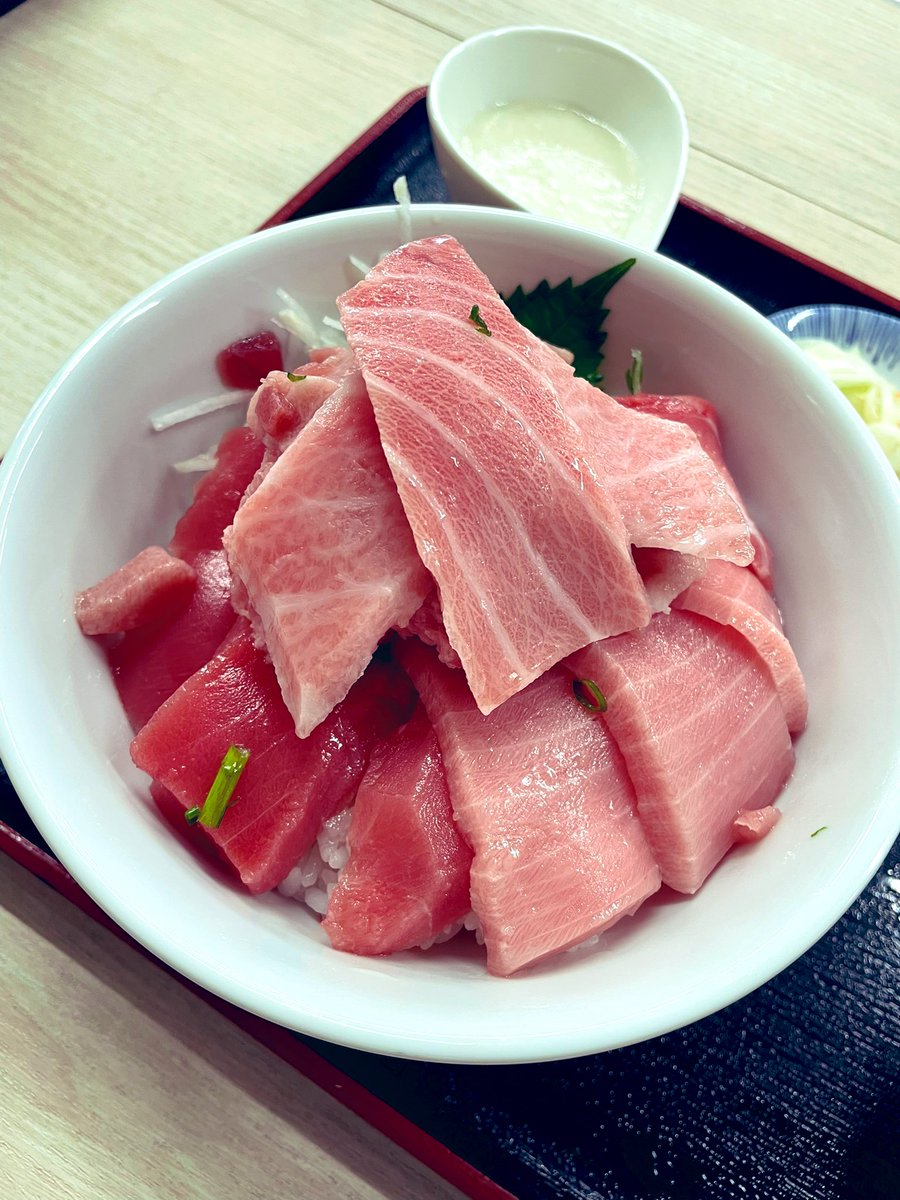 matun_motor's tweet photo. 本鮪五種丼、美味かった〜！
しかも安い。。^ ^
#ことぶき亭 https://t.co/NV64DFUUGU