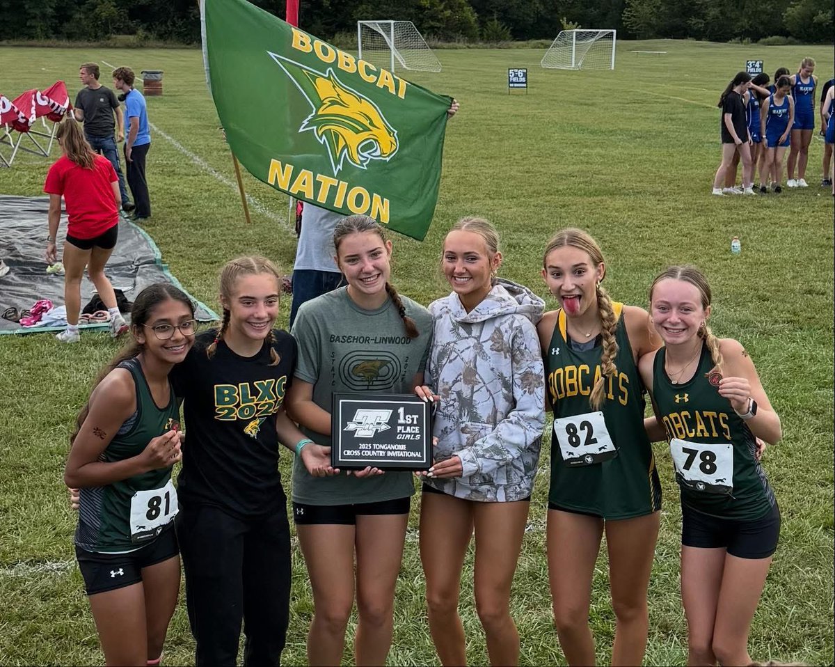 DFizer13's tweet image. Great set of races today at Tonganoxie. 1st place as a team in boys and girls varsity and junior varsity. 5th place overall. Let’s Go Bobcats!!! 💚💛
@BLXCbobcats @blhsathletics