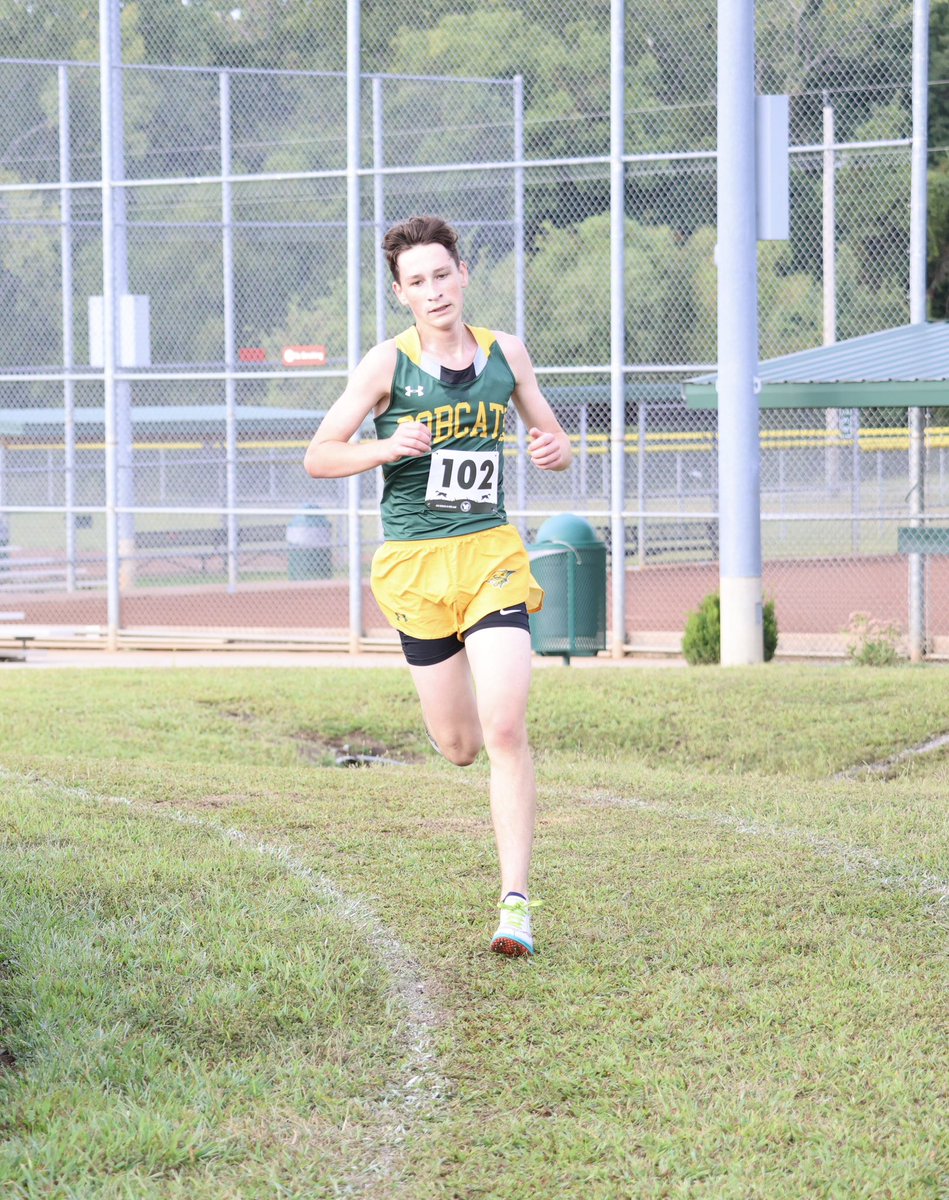 DFizer13's tweet image. Great set of races today at Tonganoxie. 1st place as a team in boys and girls varsity and junior varsity. 5th place overall. Let’s Go Bobcats!!! 💚💛
@BLXCbobcats @blhsathletics