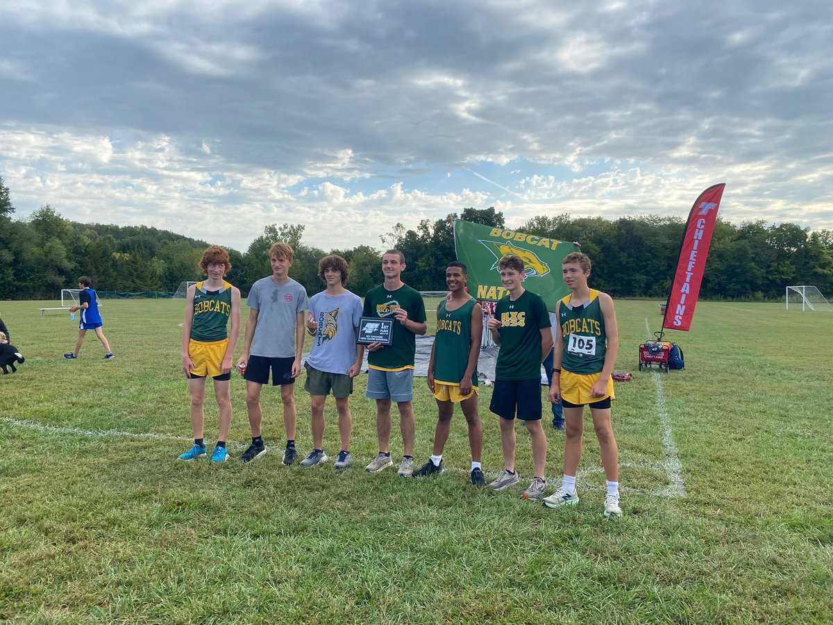 DFizer13's tweet image. Great set of races today at Tonganoxie. 1st place as a team in boys and girls varsity and junior varsity. 5th place overall. Let’s Go Bobcats!!! 💚💛
@BLXCbobcats @blhsathletics