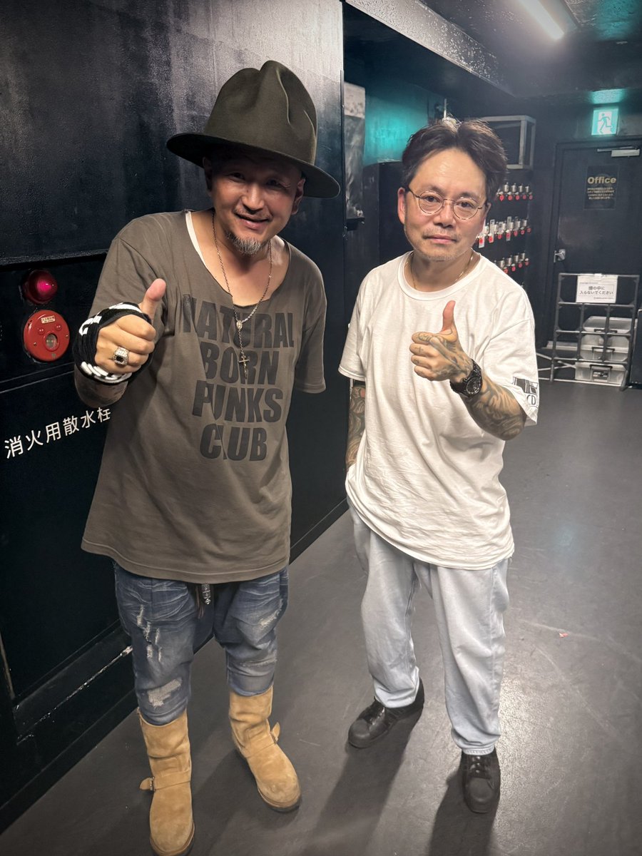 昨日の個人的爆アツ写真！！

リキジさん昨日は沢山話せてサイコーでした！！

ベースのこともメッチャ刺激になりました！！！

リハではアンプに繋がった状態でベースを触らせてもらえてサイコーに贅沢な時間を過ごしました⤴︎⤴︎

また遊んで下さい！

#tDaHF #IMOCD #ヘル #ヘルベース