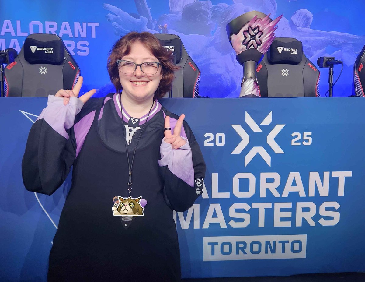 🚨TIME SENSITIVE🚨

If any outlet needs/wants someone IN-PERSON for #VALORANTChampions Grand Finals Weekend, please reach out to me via DMs.

🌎 2 Internationals Covered In-Person in the last year!
🧠 Multi-Region Focus (Interviews in EMEA and Americas and VCT CN English Fan