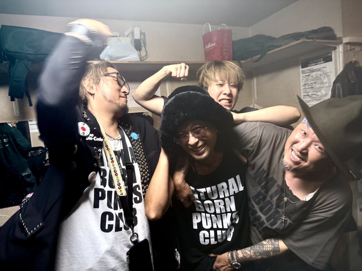 Toshiya LAST GIGS お疲れ様でした！

Toshiyaが入ってすごくバンドが転がって、オマエのおがけでここまでやって来れたと思ってる！
これからは自分の為に好き勝手生きていけよ！！

オレ達はまだまだ旅を続けるからさ

お互いの人生の旅を良い旅にして行こうな！！

改めてありがとう！！

#tDaHF