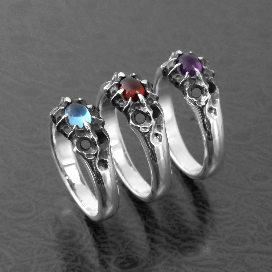 アースキーパークリスタル　byゲイリーフレック エナメル/ガーネット シルバーリング(青い鳥モチーフ)《25H01002