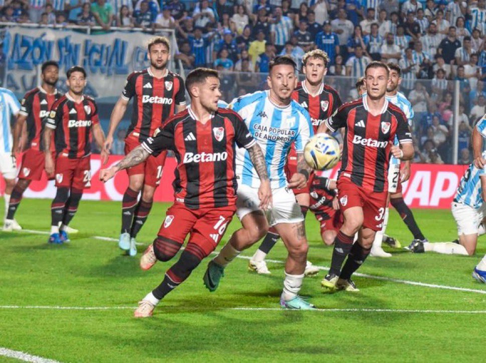 GerGarciaGrova's tweet image. Mamarrachezco partido de #River en Tucumán. Insulso, insípido, frío, desganado, apático, lamentable y podría seguir. Nadie se ganó un lugar para 🇧🇷. Espantoso Galarza. Amateur Boselli. Responsable Ledesma. Desganado Borja. Sin ideas. No se sabe a qué juega.