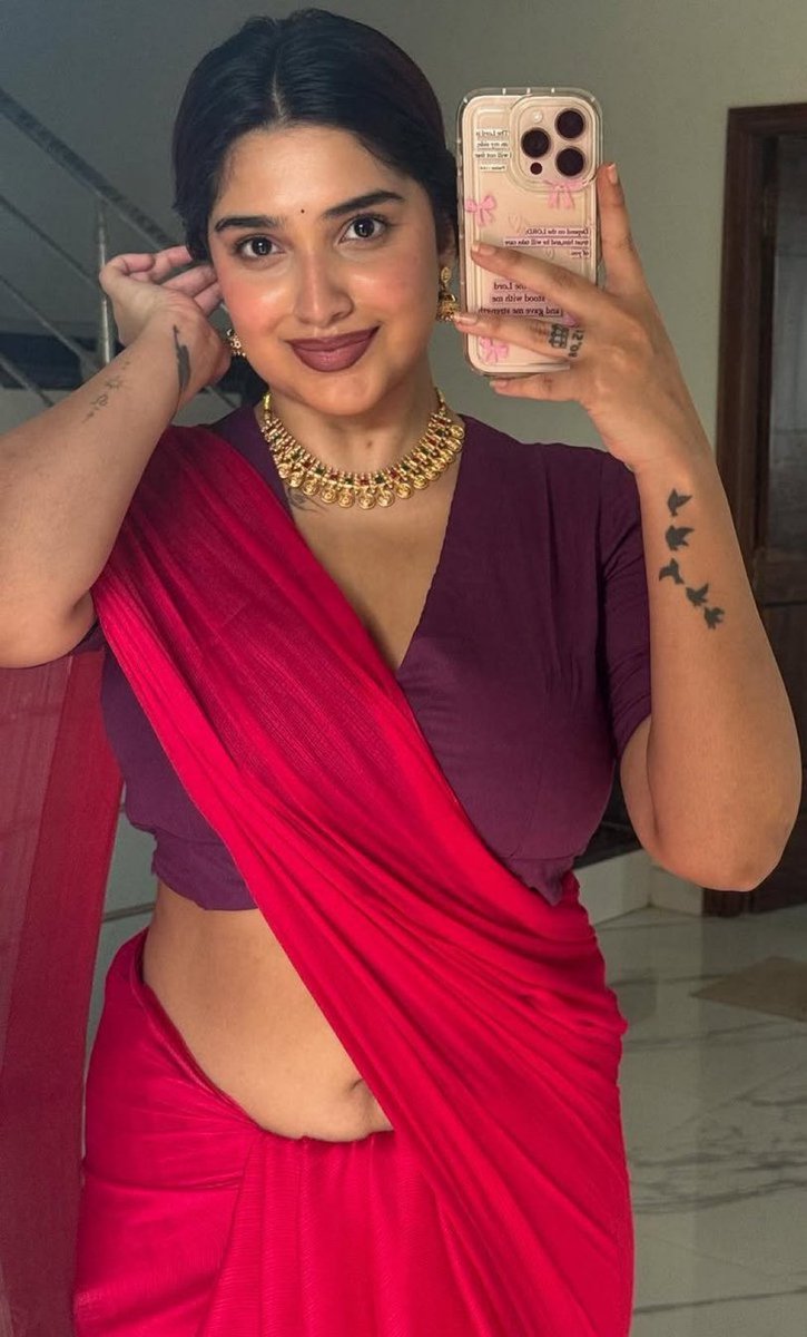 Kya dekh rhe ho ? 

Sachi sachi btana