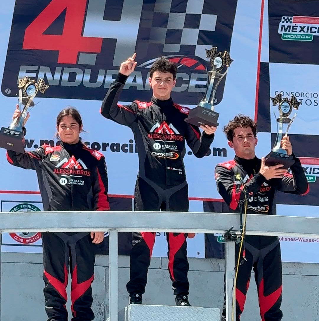 1-2-3 para el equipo Alessanndros en la Carrera 2 de la Fecha 5 celebrada en Puebla

1-José Martínez
2-Ivanna Richards
3-Fernando Luque 

#mexicoracingcup #f4nacam #puebla