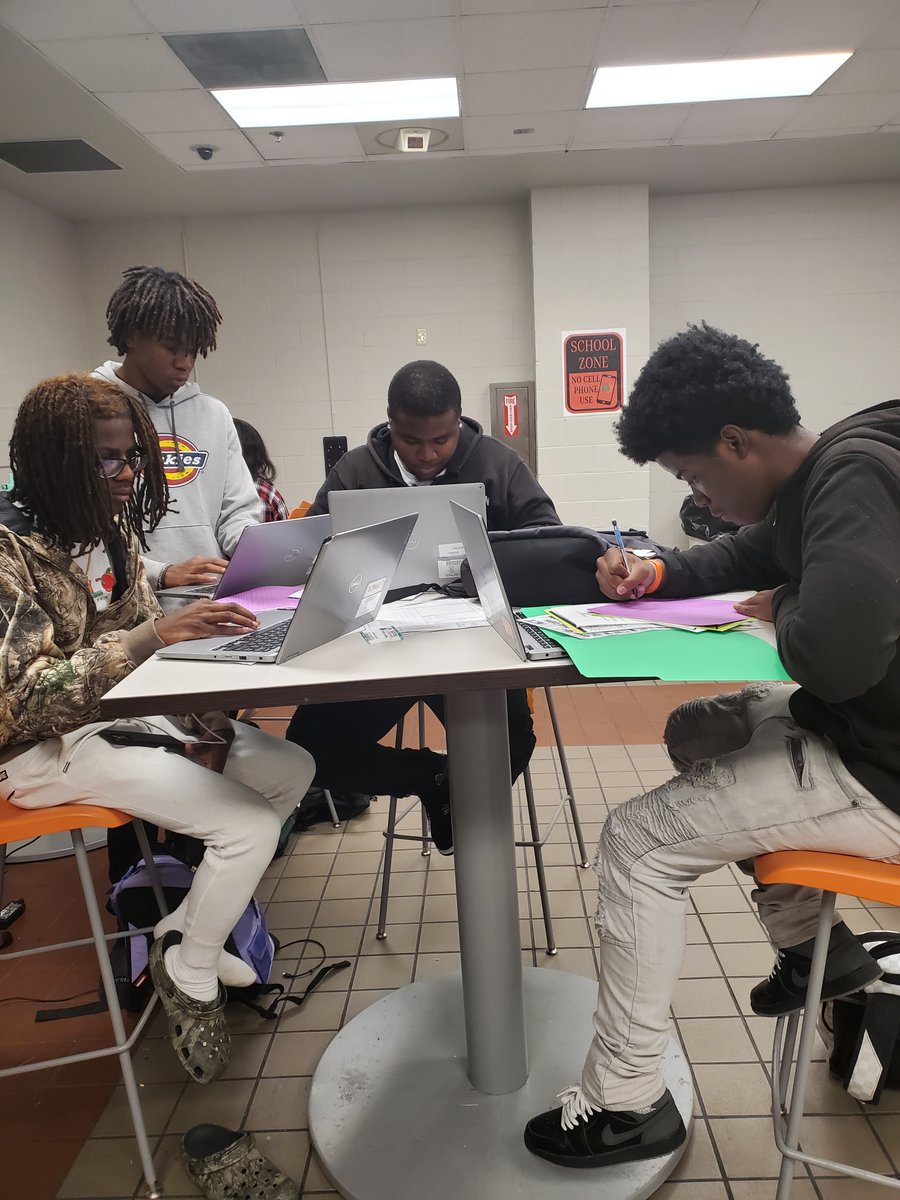 ECHS_COUNSELOR's tweet photo. College Application Season is Underway!
Our CAD event last week officially kicked off the application season at Eau Claire, and our seniors are off to a fantastic start. A heartfelt thank-you to all the admissions representatives who helped guide our students through the process. https://t.co/6AzuuUyhqF