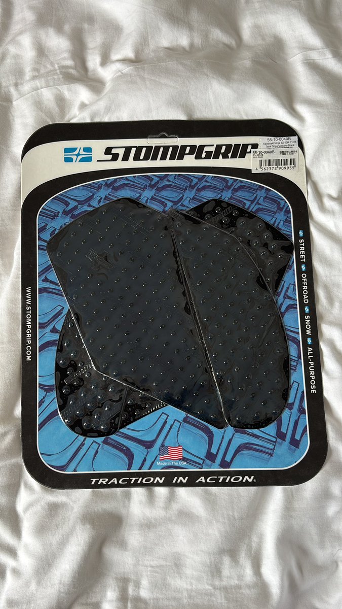 ninja_zx10r2023's tweet image. #ZX10R 
#STOMPGRIP
サイドカウル割れたからこれで誤魔化そう笑