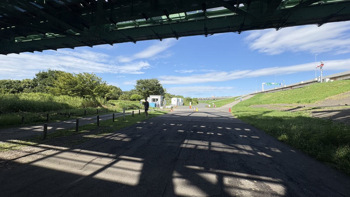 9/21 30km走

サークルメンバと30km走
久々なので4:30〜20で入って余裕があればビルドアップする予定だったけど、20km以降は4:15、25km以降は4:05位。やっぱり共に走ると楽に感じる✨予想より涼しくダメージ少なめなのも嬉しい誤算
最近練習外しがちだったので、久々に想定通りに走れて嬉しい☺️