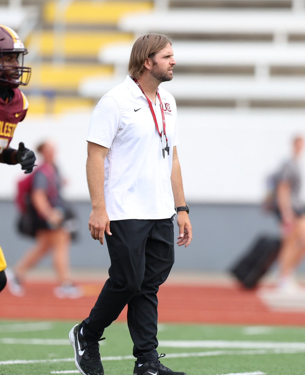 TheJDubTweets's tweet image. Next Man Up!

Charleston was without two starters in their defensive backfield today. First four offensive possessions for Concord resulted in 246 total yards and a 17-0 lead for the Mountain Lions. 

The last 8 possessions for Concord, the Golden Eagles defense “bowed up” and…