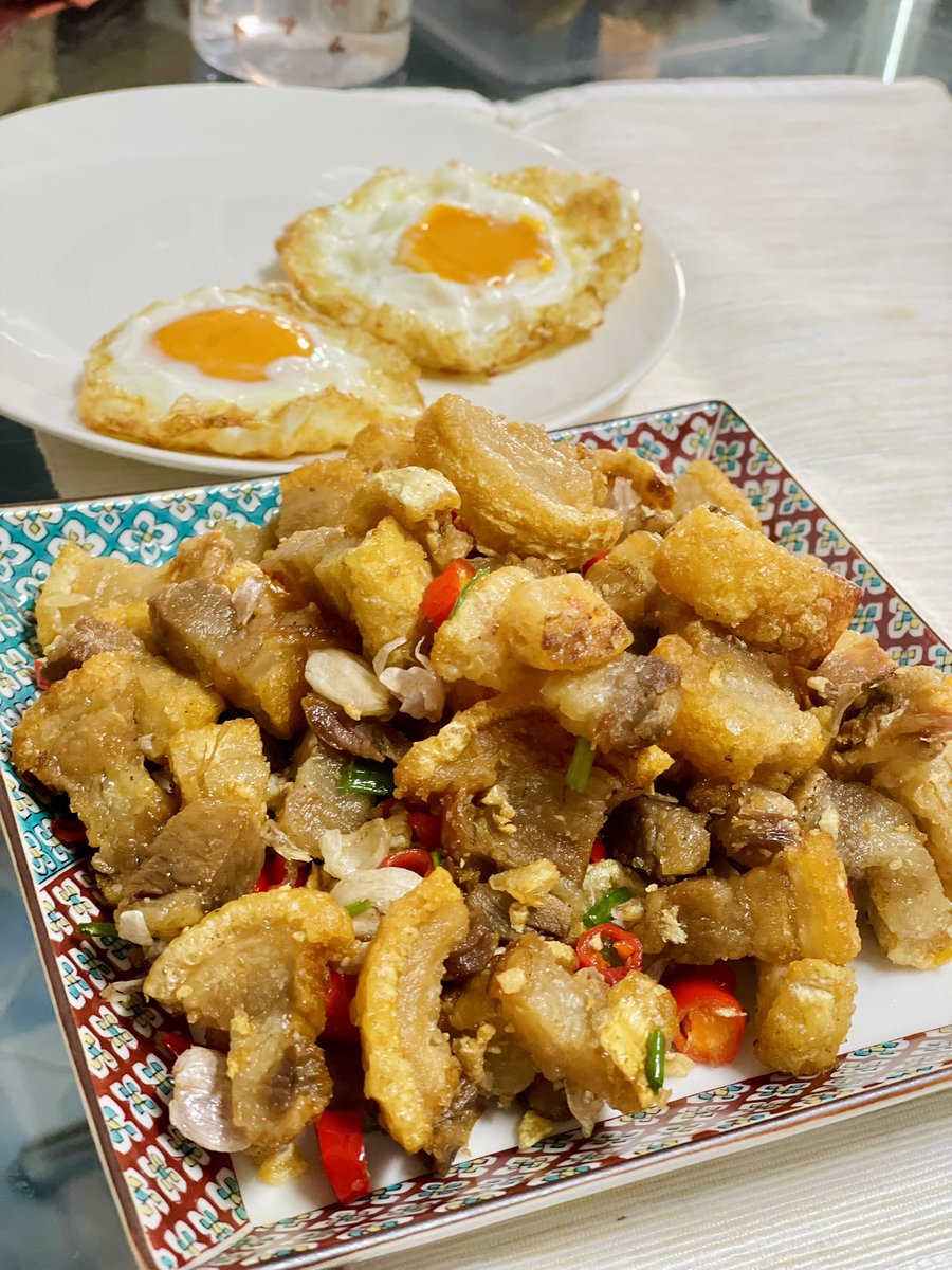 Sunday Morning ~ ☀️หมูกรอบคั่วพริกเกลือ