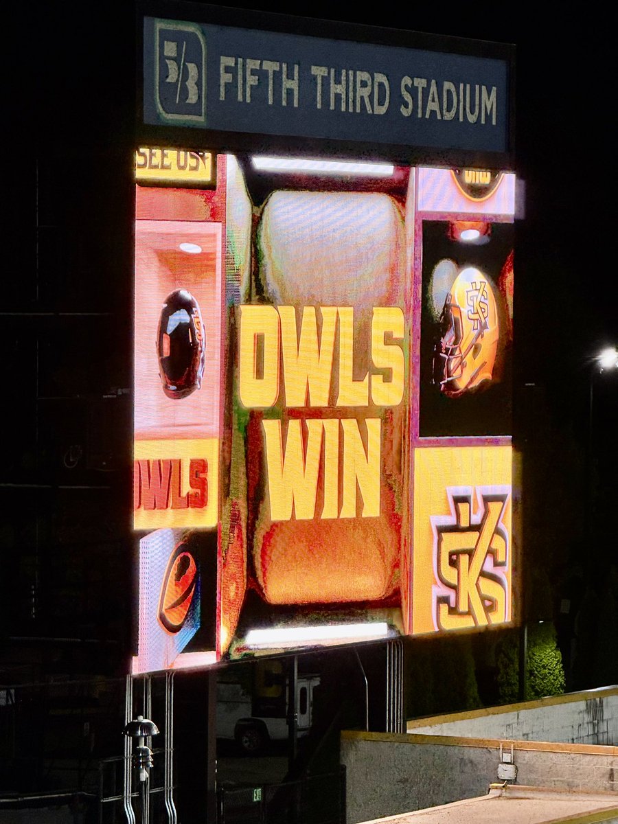 🦉🙌 What a night! This proud Kennesaw State alumnus had an incredible time watching the Owls take down Arkansas State at home. Even better, I got to enjoy it with my son, Oliver. Go Owls!