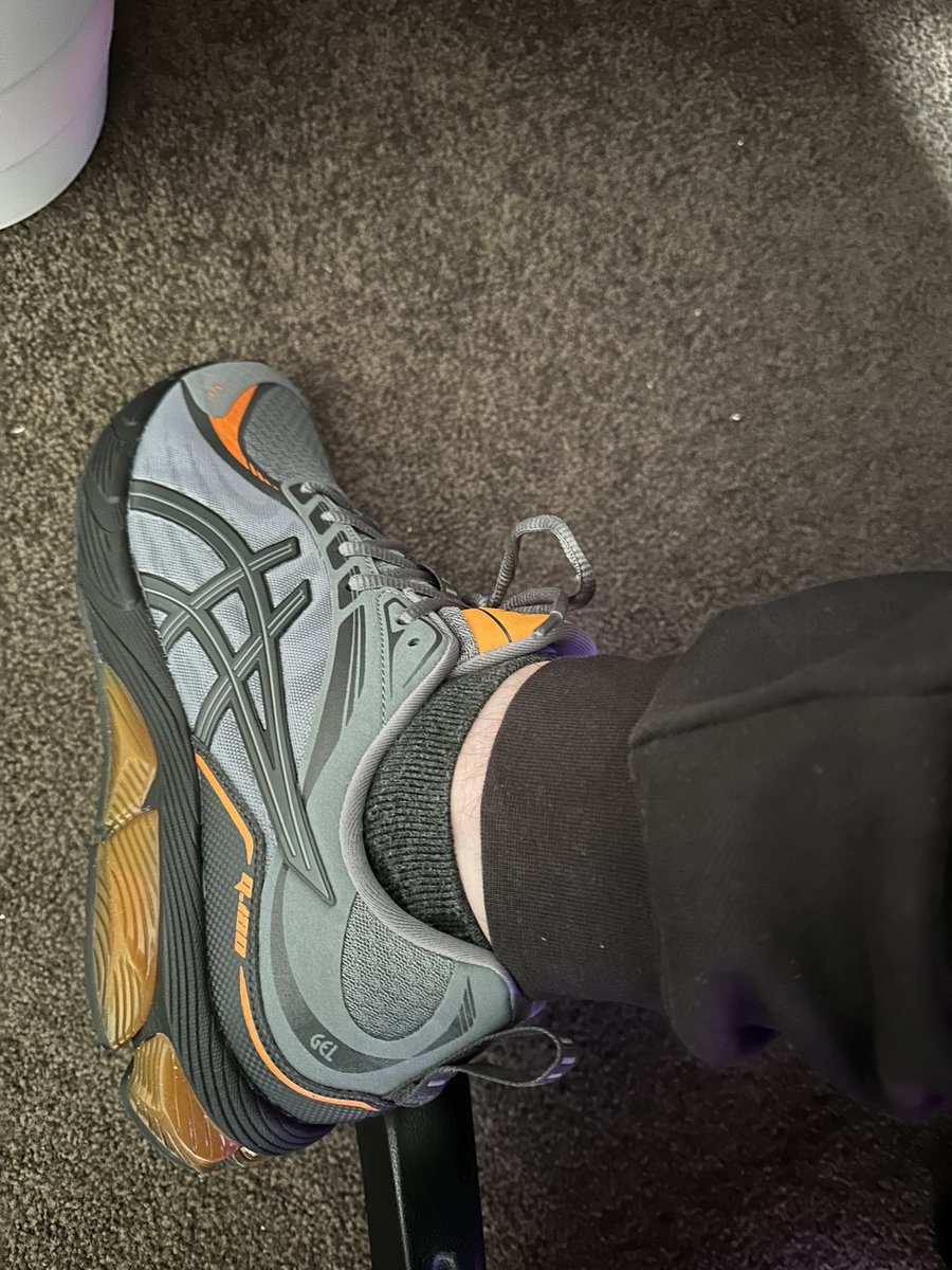 PerthSockBoi's tweet photo. That new sneaker feeling #sockfetish #shoefetish #footfetish #feet #sneakerfetish https://t.co/YkvRdhZayB
