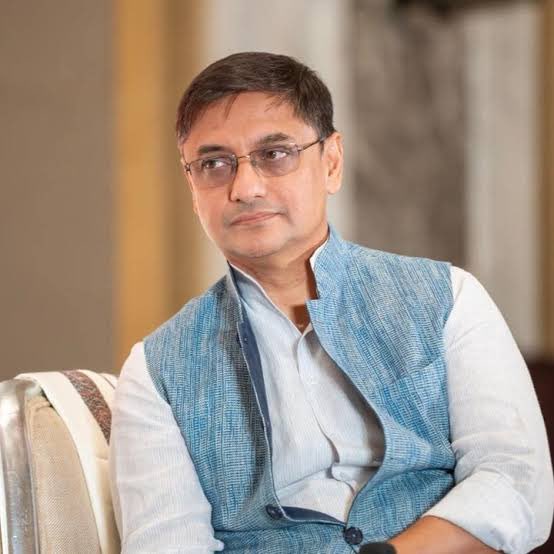 "न्यायिक व्यवस्था विकासशील भारत के लिए सबसे बड़ी बाधा है"

लंबी अदालती छुट्टियों पर उन्होंने कहा- "न्यायपालिका भी राज्य के किसी भी अन्य हिस्से की तरह एक सार्वजनिक सेवा है। क्या आप पुलिस विभाग या अस्पतालों को महीनों तक बंद रखते हैं क्योंकि अधिकारी गर्मी की छुट्टियाँ चाहते हैं?"