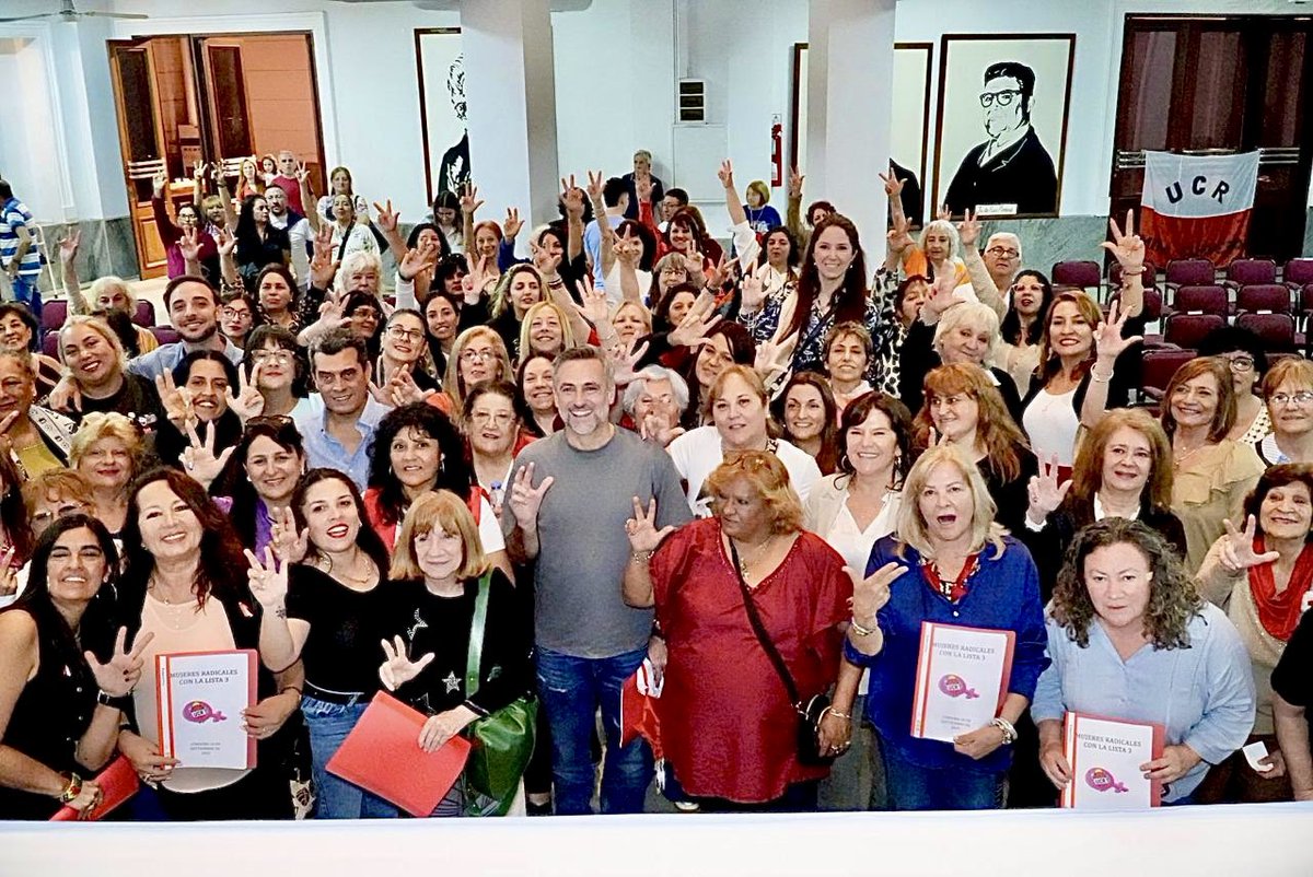 ramonjmestre's tweet image. Qué gran encuentro en nuestra querida casa. Muchas gracias a #MujeresConLaLista3 por invitarme a participar de esta maravillosa reunión. Cómo les dije hoy, con coherencia y mirándolas a la cara: me comprometo a trabajar en las propuestas que hoy me entregaron y que tienen que ver…