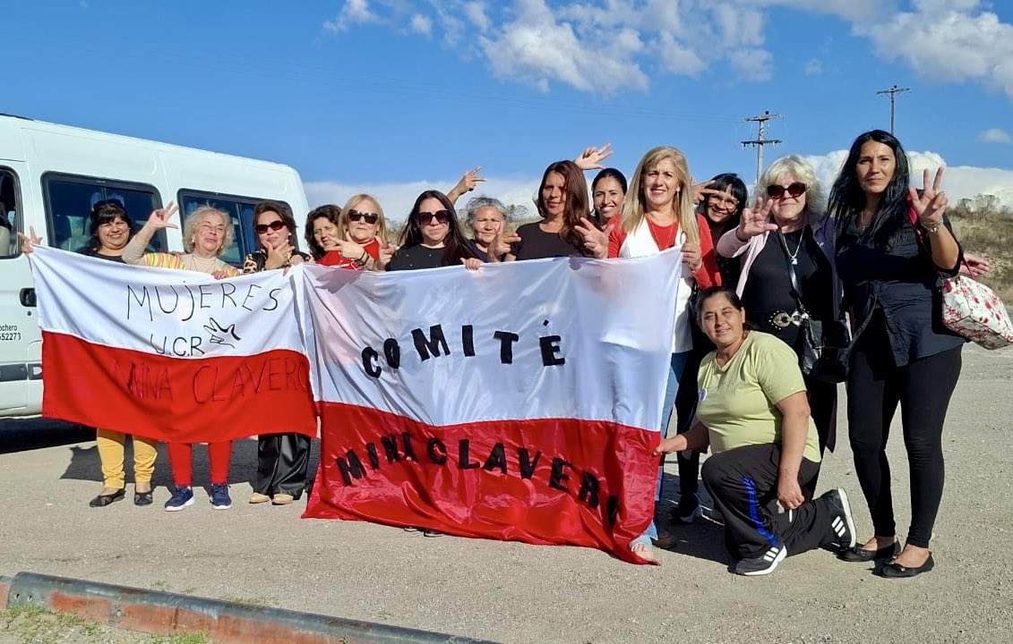 ramonjmestre's tweet image. Qué gran encuentro en nuestra querida casa. Muchas gracias a #MujeresConLaLista3 por invitarme a participar de esta maravillosa reunión. Cómo les dije hoy, con coherencia y mirándolas a la cara: me comprometo a trabajar en las propuestas que hoy me entregaron y que tienen que ver…