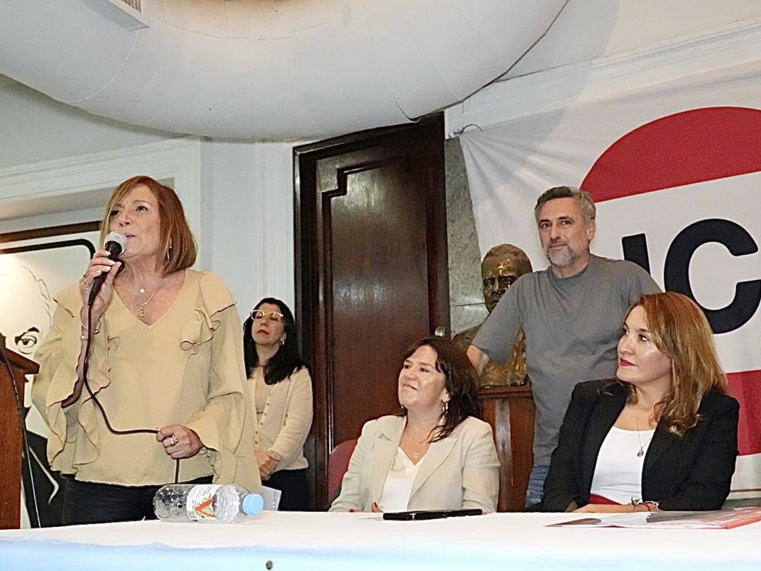 ramonjmestre's tweet image. Qué gran encuentro en nuestra querida casa. Muchas gracias a #MujeresConLaLista3 por invitarme a participar de esta maravillosa reunión. Cómo les dije hoy, con coherencia y mirándolas a la cara: me comprometo a trabajar en las propuestas que hoy me entregaron y que tienen que ver…