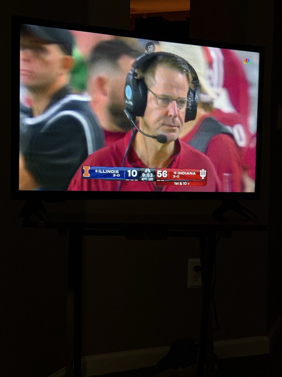 JenMorgan12's tweet image. Cig looks totally pissed to be up by 46 #MorePoints