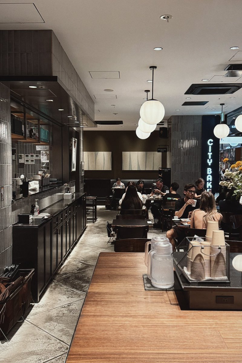 tokyoiphone's tweet photo. 銀座 CITY BAKERYでモーニング
CBブレックファーストを注文。スタンダードだけど、野菜の量も多くて美味しい😋

銀座という場所柄観光客も多く、日本じゃない雰囲気もまたいい。

#Cafe #Ginza #CityBakery https://t.co/pvjO5FwyoU