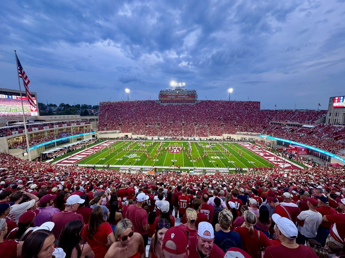 Adrienne Farrow tweet media