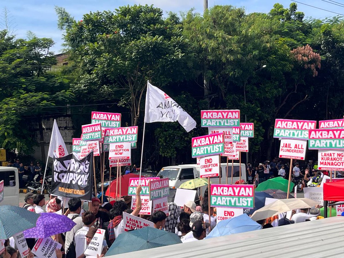 AkbayanParty's tweet image. 𝗔𝗞𝗕𝗔𝗬𝗔𝗡 𝗪𝗔𝗥𝗡𝗦 𝗗𝗨𝗧𝗘𝗥𝗧𝗘𝗦 𝗔𝗡𝗗 𝗕𝗕𝗠: 𝗣𝗘𝗢𝗣𝗟𝗘’𝗦 𝗔𝗡𝗚𝗘𝗥 𝗔𝗧 𝗕𝗢𝗜𝗟𝗜𝗡𝗚 𝗣𝗢𝗜𝗡𝗧

Akbayan Partylist Representatives Chel Diokno, Perci Cendaña, Dadah Kiram Ismulah,  and Dinagat Islands Rep. Kaka Bag-ao - collectively known as the “Akbayan…