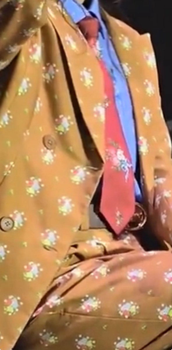 BumbleBabyBee2's tweet image. What the…
Mustard and Red and Blue
Pattern on pattern on pattern 😳😳